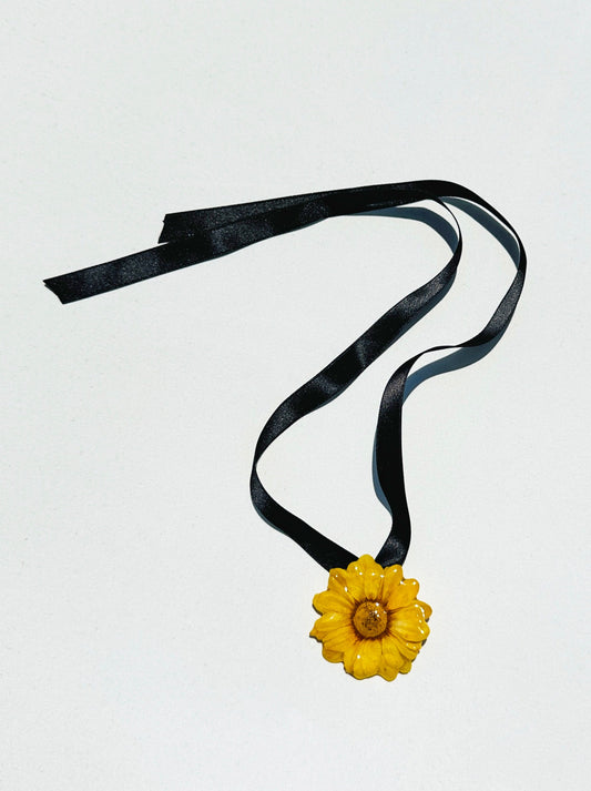 Sunny Daisy Ribbon Choker