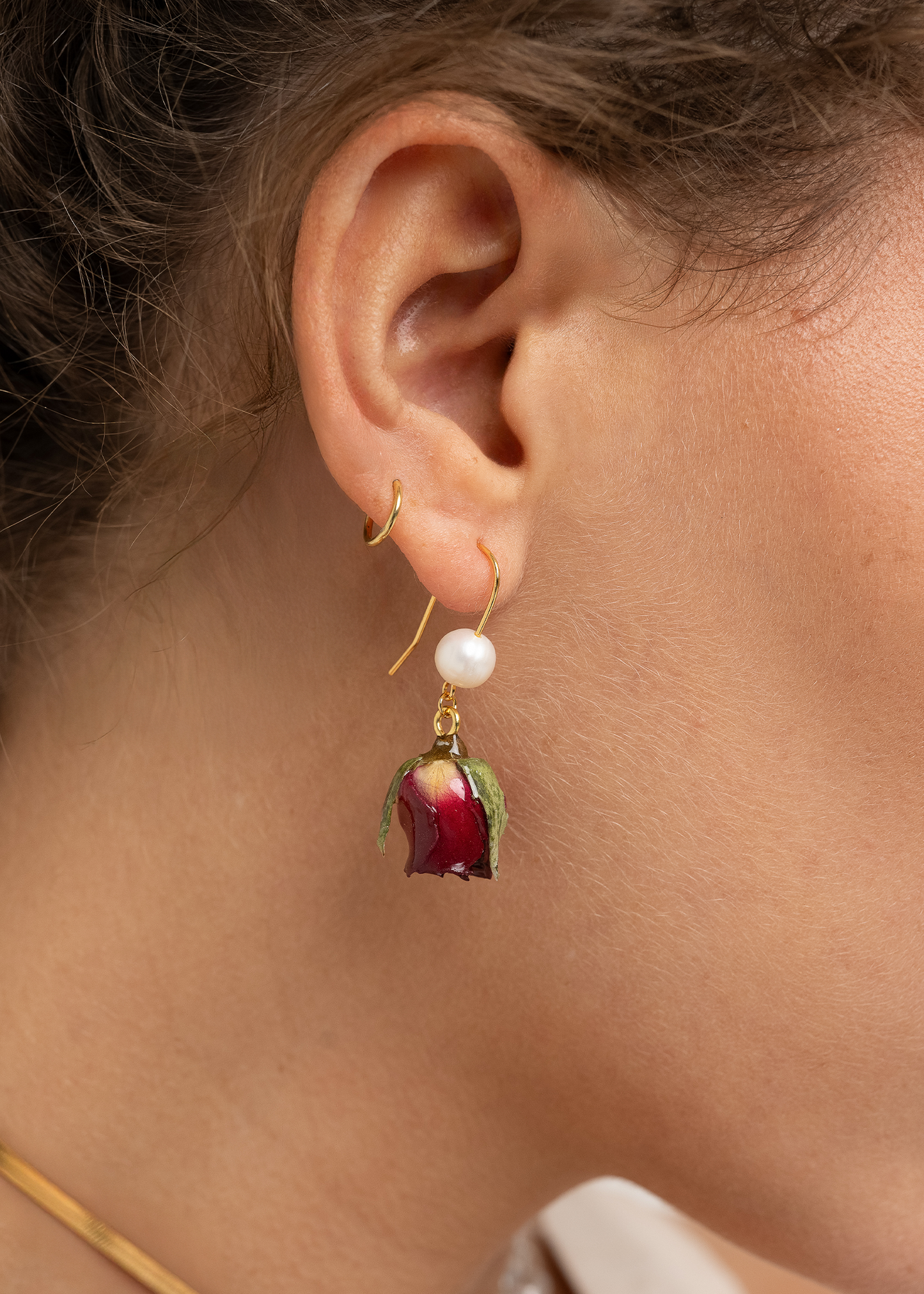 Rosebud Gumdrop Pearl Earrings in Ivory/Vampire